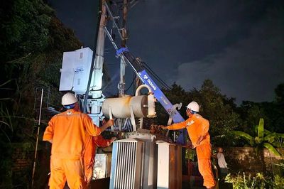 Điện lực Hạc Thành giữ dòng điện ổn định trong cao điểm mùa hè