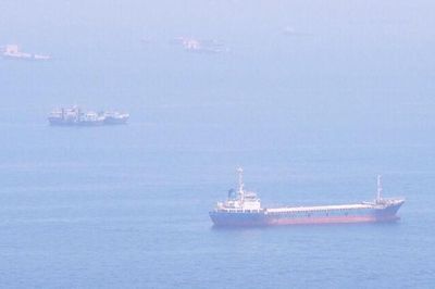 Eo biển Hormuz nhộn nhịp trở lại