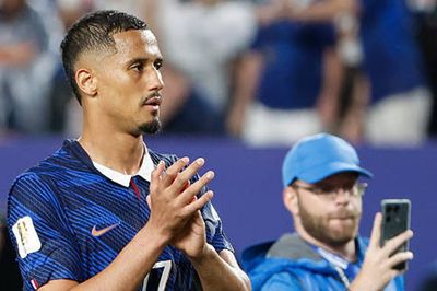 William Saliba: Quyết định 'cãi lệnh' Arsenal và hành trình tự cứu vãn sự nghiệp