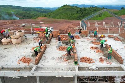 Tăng tốc để kịp mùa tựu trường nơi biên giới