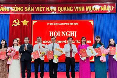 Phường Diên Hồng công bố và trao quyết định bổ nhiệm cán bộ
