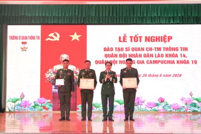 Trường Sĩ quan Thông tin tổ chức lễ tốt nghiệp cho học viên quân đội Lào và Campuchia