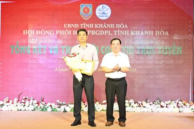 Trao giải 2 cuộc thi tìm hiểu pháp luật trực tuyến