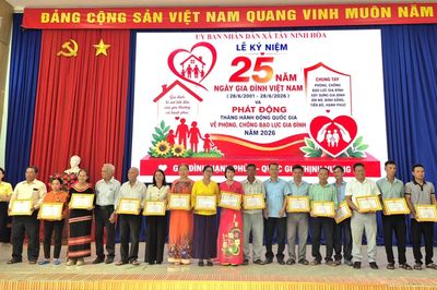 Xã Tây Ninh Hòa kỷ niệm 25 năm Ngày Gia đình Việt Nam