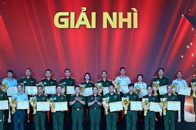 Báo cáo viên lực lượng vũ trang Lâm Đồng đoạt giải Nhì toàn quân