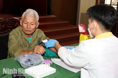 Thu nhận 1.627 mẫu ADN thân nhân liệt sĩ ngay trong ngày đầu ra quân cao điểm