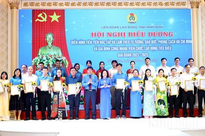 Biểu dương điển hình tiên tiến học tập, làm theo tư tưởng, đạo đức, phong cách Hồ Chí Minh và gia đình CNVCLĐ tiêu biểu giai đoạn 2023-2025