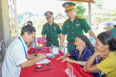 Đoàn Kinh tế-Quốc phòng 79: Thực hiện chương trình an sinh xã hội tại xã Kim Ngân