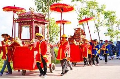 Lễ cung nghinh hương linh người có công xây dựng Cầu ngói Thanh Toàn