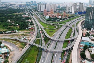 Tái định hình mạng lưới đường bộ theo yêu cầu phát triển mới