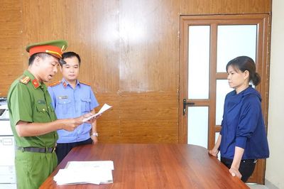 Phú Thọ: Khởi tố người phụ nữ dùng vòi xịt gây thương tích cho người bán rau