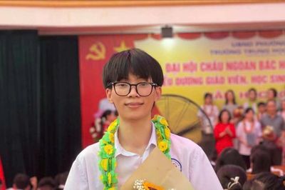 20 tuổi dự thi vào lớp 10, nam sinh trở thành thủ khoa chuyên Sử