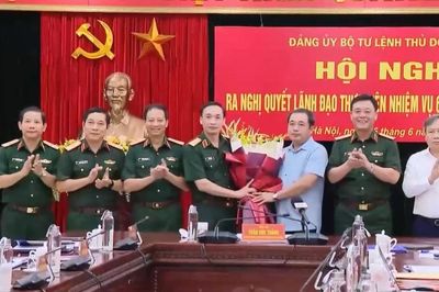 Đồng chí Trần Đức Thắng giữ chức Bí thư Đảng ủy Bộ Tư lệnh Thủ đô