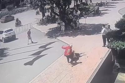 Công an Hà Nội làm việc với shipper hành hung khách