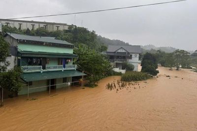 Mưa lớn, lũ trên các sông lên nhanh, cảnh báo ngập lụt và sạt lở đất