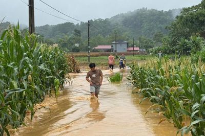 Mưa lớn gây ngập úng một số xóm thuộc xã Hòa An