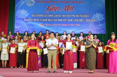 Tôn vinh 45 gia đình phụ nữ tiêu biểu phường Tân Giang