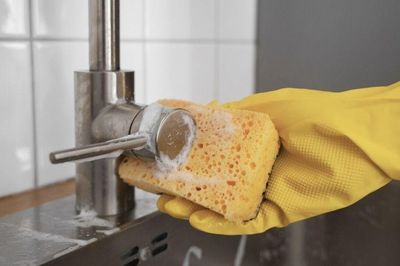 7 món đồ trong bếp chứa nhiều vi khuẩn hơn bạn nghĩ, nhà nào cũng có