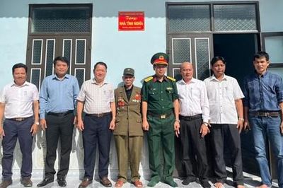 Trao tặng nhà cho con của người hoạt động kháng chiến bị nhiễm chất độc hóa học
