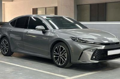 Toyota thu hẹp danh mục xe tại Việt Nam, Camry chỉ còn bản hybrid