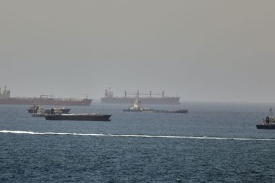 Iran bị cáo buộc tấn công tàu hàng gần Oman, căng thẳng eo biển Hormuz leo thang