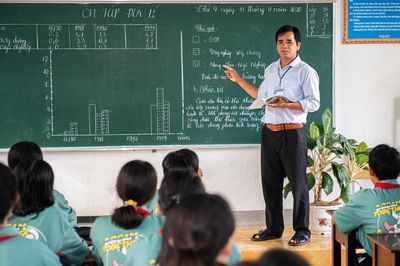 Tổng Bí thư, Chủ tịch nước: Nghiên cứu giảm biên chế quản lý, tăng giáo viên trực tiếp giảng dạy