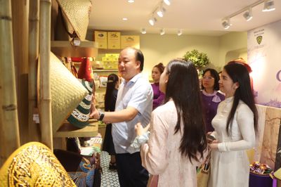 Từ sen Huế đến mè xửng, đặc sản cố đô chinh phục người tiêu dùng Hà Nội