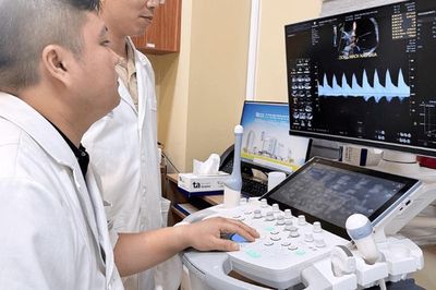 Thai nhi 20 tuần tuổi thiếu máu nặng được cứu sống ngay trong bụng mẹ