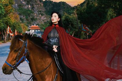 Sao Mai Huyền Trang làm mới mình với MV 'Chiều ơi', khoe vẻ đẹp thơ mộng của Trà Cổ