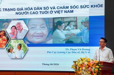 Nghịch lý 'sống thọ nhưng chưa sống khỏe' và gánh nặng bệnh tật kép ở người cao tuổi Việt Nam