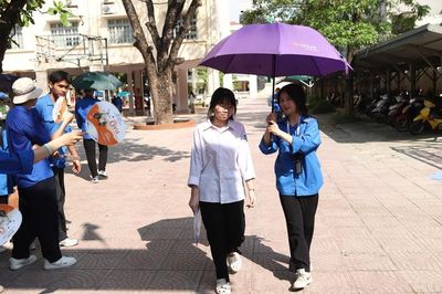 Nắng nóng gay gắt chấm dứt ở miền Bắc nhưng vẫn duy trì cường độ mạnh ở miền Trung