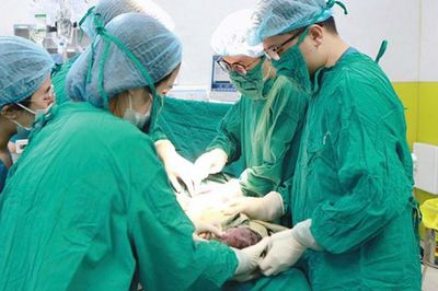 Hiếm gặp: Sản phụ mang tam thai tự nhiên sinh con thành công sau hơn 31 tuần nỗ lực giữ thai
