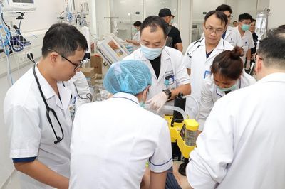 Hơn 1.800 người dân đến khám trong ngày đầu Bệnh viện Bạch Mai cơ sở Ninh Bình hoạt động