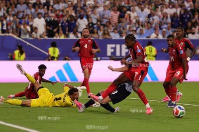 Sốc: Thủ môn 40 tuổi Cape Verde phá kỷ lục World Cup sau 36 năm