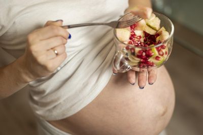 Những thực phẩm giúp mẹ bầu giảm táo bón