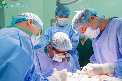 Cấy gần 100 điện cực vào não bộ cứu bệnh nhi co giật