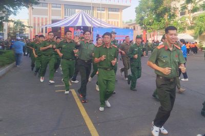 Hơn 1.000 người tham gia mít tinh, chạy bộ hưởng ứng Tháng hành động phòng, chống ma túy năm 2026