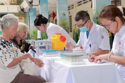 Khám sức khỏe định kỳ cho người dân: Nơi làm tốt, chỗ còn chậm