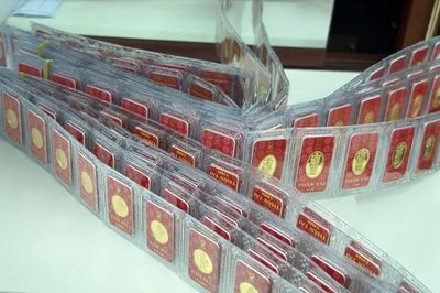 Giá vàng bật tăng mạnh vào sáng cuối tuần