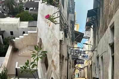 Thời gian ngừng trôi ở thành phố không có ô tô giữa lòng Ấn Độ Dương