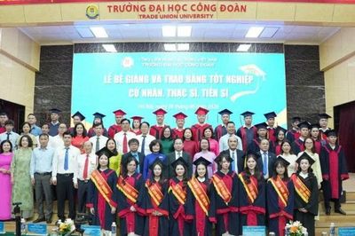 Trường ĐH Công đoàn trao bằng tốt nghiệp cho hơn 1.800 tân khoa