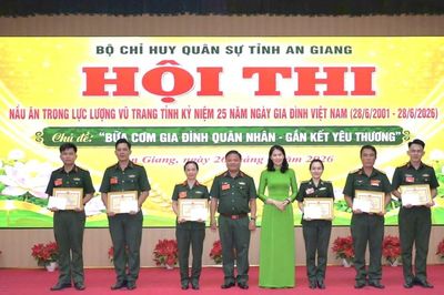 Đầm ấm bữa cơm gia đình của người lính