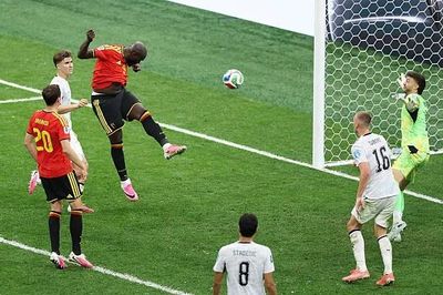 Bỉ đè bẹp New Zealand 5-1, giành vé vào vòng knock-out