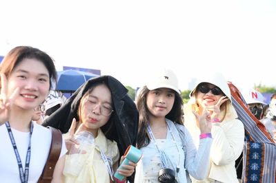 Dòng người đổ bộ concert Thanh xuân