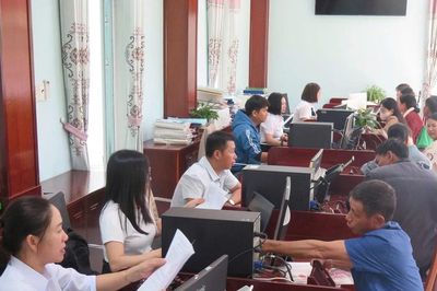 Quảng Ngãi thu hồi tiền hỗ trợ hơn 400 cán bộ không đủ điều kiện sau sáp nhập