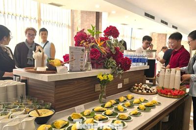 Cần Thơ 'đãi tiệc' buffet sầu riêng cả tuần