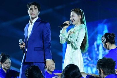 Hàng chục nghìn người hát cùng Hòa Minzy, Lâm Phúc