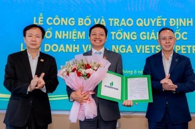 Công bố và trao quyết định tân Phó Tổng Giám đốc Vietsovpetro