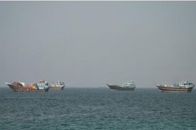 Giao thông qua eo biển Hormuz chậm lại sau khi một tàu bị tấn công