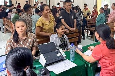 Mang 'một cửa' lên bản biên giới: Có người gần 70 tuổi mới được khai sinh